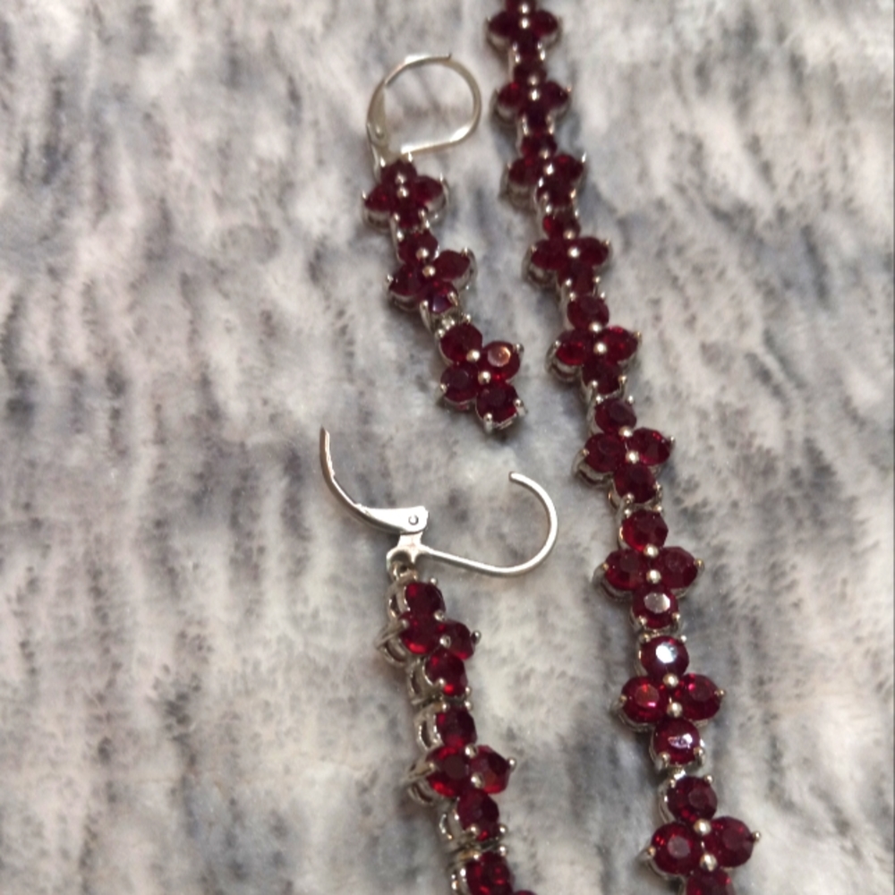 Red Flower Set, 7" Bracelet and Lever back Earrings
